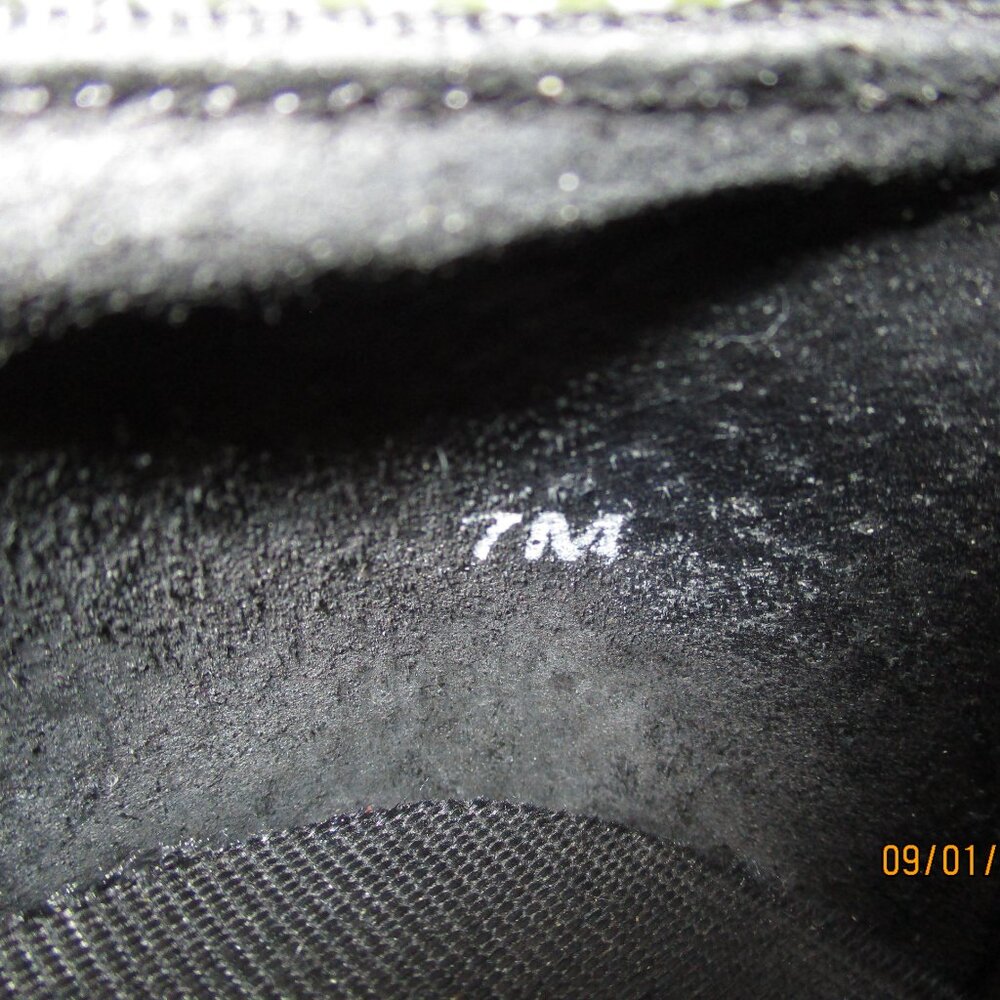 Perspective Pumps - Picture 10 of 13